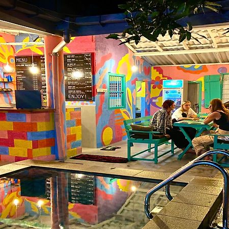 Cycling Backpacker Hostel & Cafe ウナワトゥナ エクステリア 写真