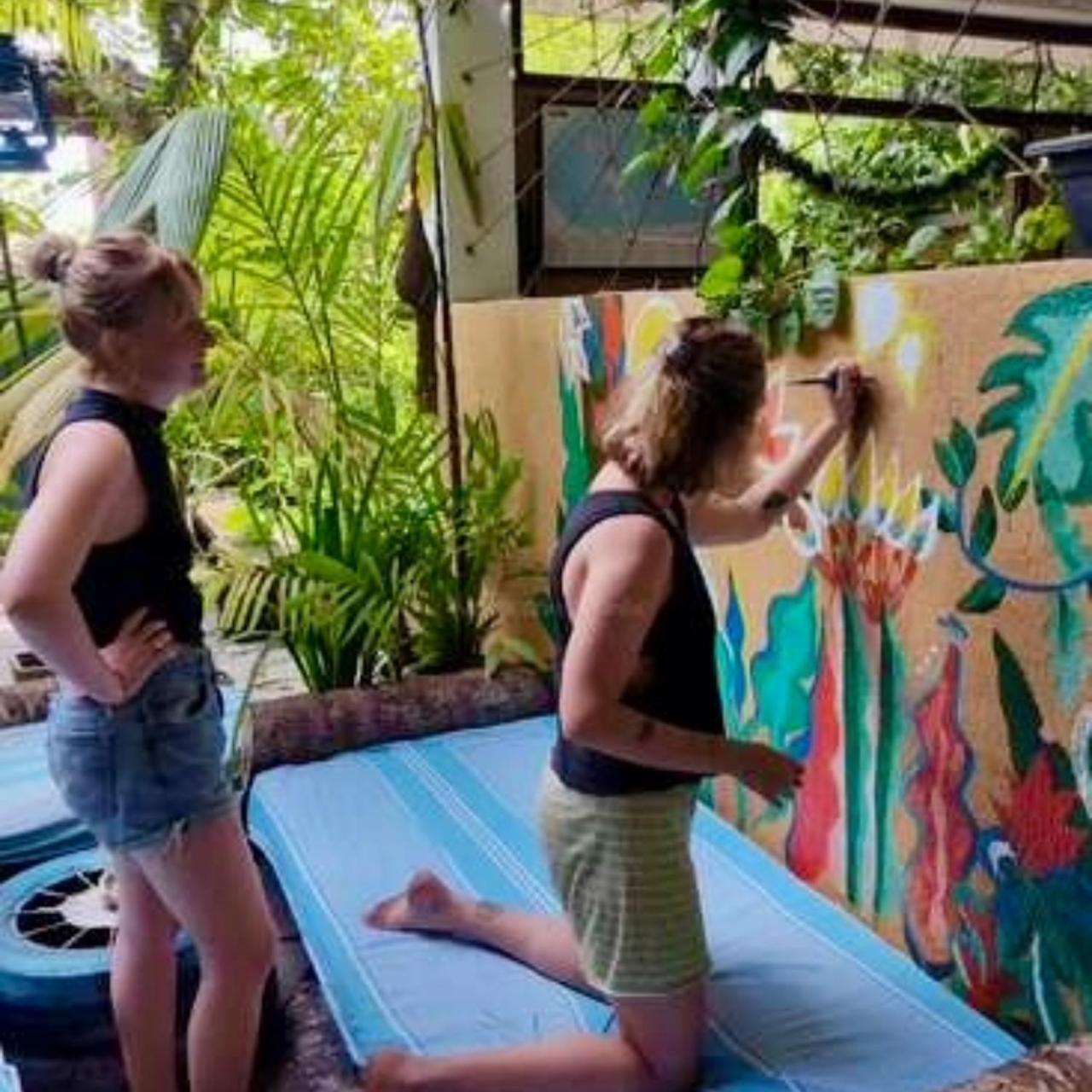 Cycling Backpacker Hostel & Cafe ウナワトゥナ エクステリア 写真
